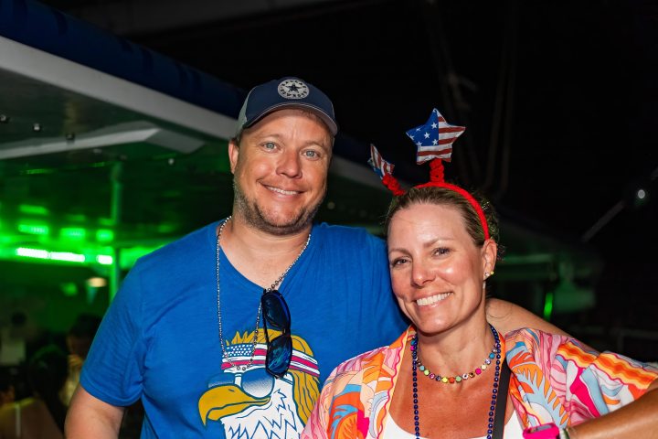 couple celebrating 4th of july on aruba